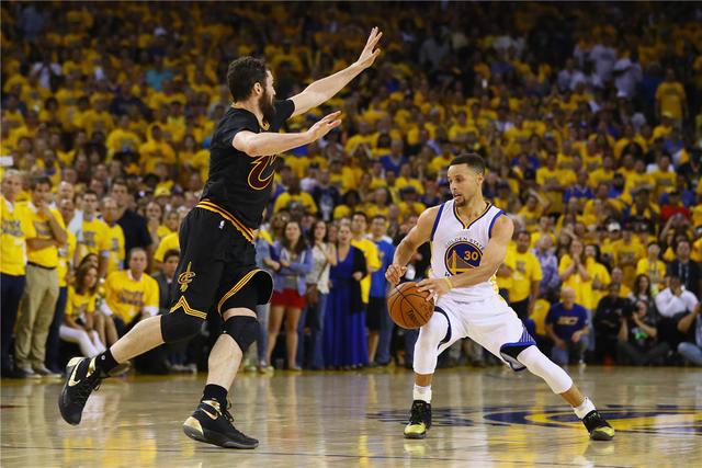 CBA罚单：黄荣奇停赛3场罚款15万 崔永熙罚2万